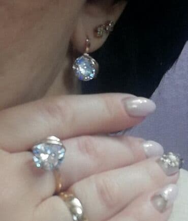 свадебные платья для покрытых: Позолоченный ювелирный комплект кольцо и серьги с фианитом. Комплект — 7