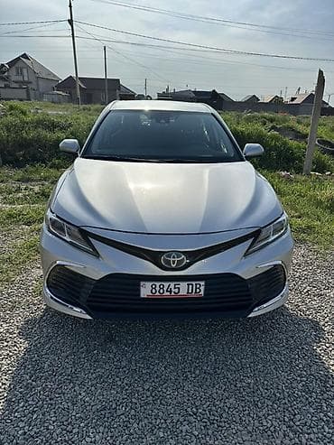 Toyota Camry: 2020 г., 2.5 л, Вариатор, Гибрид, Седан