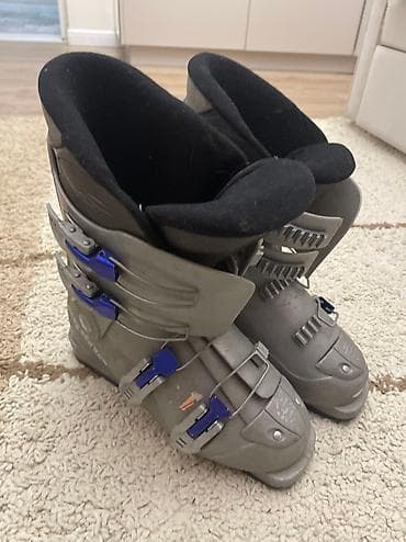 Лыжи: Продаю ботинки на Лыжы 37 размера.Все крепежи работают,запах — 2