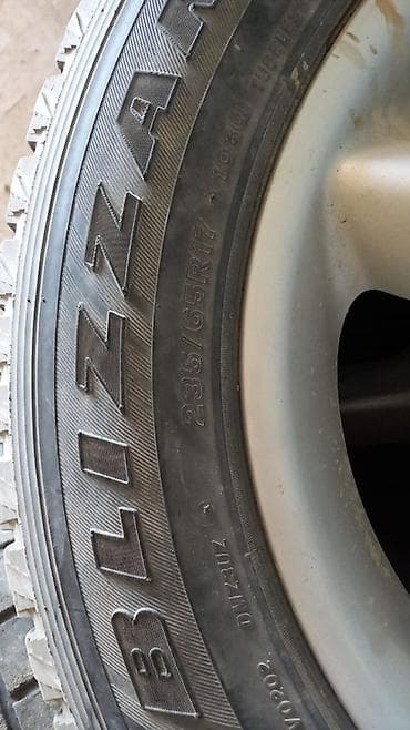 bridgeston: Колеса в сборе 235 / 65 / R 17, Зима, Комплект, Внедорожные (АТ/МТ), Литые, отверстий - 5 — 1