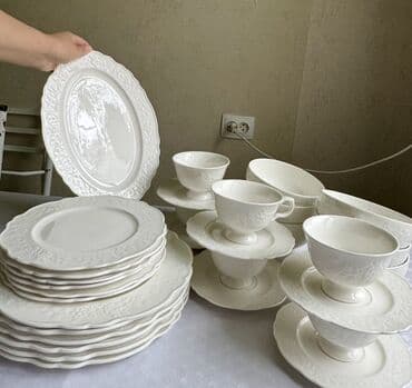 Идиш-аяк: Набор столовой и чайной посуды из белого фарфора с рельефным цветочным — 6