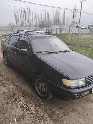 Volkswagen Passat: 1993 г., Седан