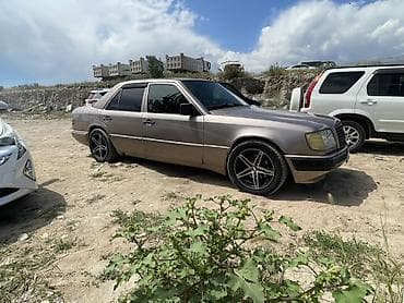 коробка на сапог: Mercedes-Benz W124: 1993 г., 2.8 л, Механика, Бензин, Седан — 2