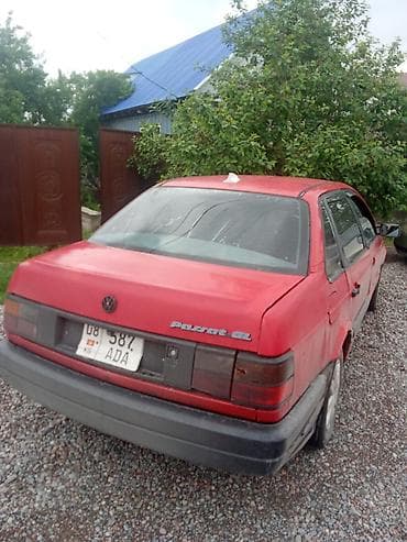 Унаа сатуу: Volkswagen Passat: 1989 г., 1.8 л, Кол менен иштөөчү, Бензин, Седан — 4