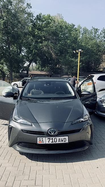 prius: Toyota Prius: 2019 г., 1.8 л, Вариатор, Гибрид, Хэтчбэк — 2