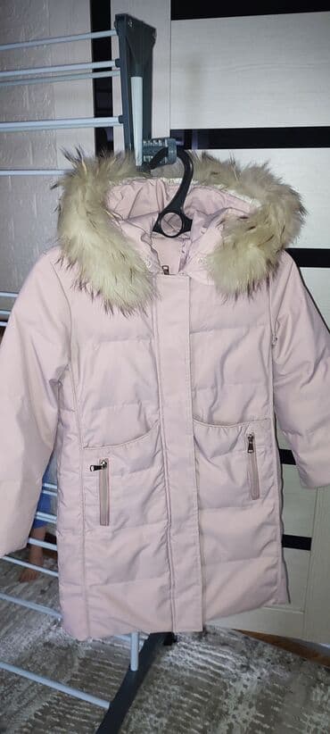 новый спортивный костюм: Куртка весенняя, тонкая. Мех натуральный, отстёгивается . состояние — 1