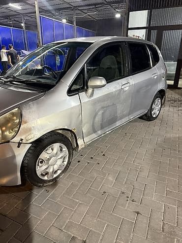 Продажа авто: Honda Fit: 2002 г., Хэтчбэк — 4
