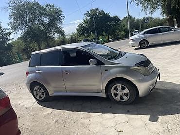 дамкрат авто: Компактный городской хэтчбек 5 дверей, серебристый цвет. Основные — 1