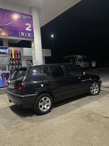 Унаа: Volkswagen Golf: 1992 г., 1.8 л, Кол менен иштөөчү, Бензин, Хетчбек — 4