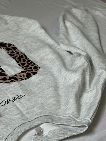 nike tech: Свитшот серого меланжа с принтом. - Модель: классический свитшот с — 2