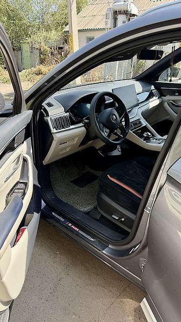 geely e5: BYD Song Plus: 2021 г., 1.5 л, Гибрид, Кроссовер — 6