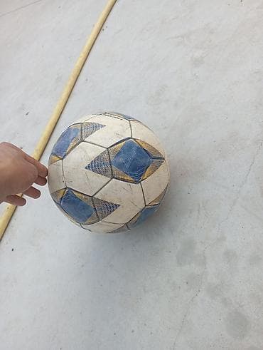 13 балон: Футбольный мяч классического размера 5. - Материал: синтетическая — 3