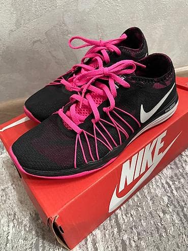 lining крассовки: Оригинал NIKE
Размер 38.5
Для бега — 1