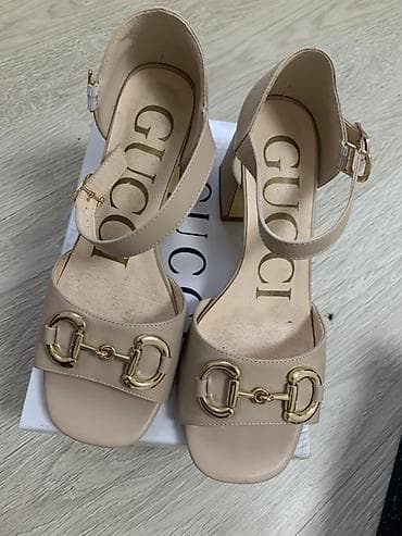 золото колцо: Босоножки, 39, Gucci, Б/у, цвет - Бежевый — 1