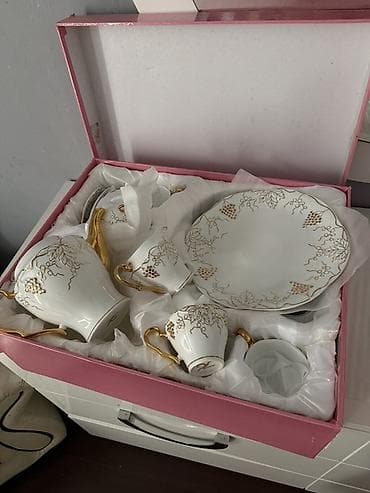 электро пакет: Фарфоровый чайный набор в подарочной коробке. Состав: - Заварочный — 2