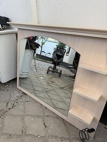 зеркала камод: Зеркало настенное с полками и подсветкой.
Ширина 125 
Длина 97 — 2