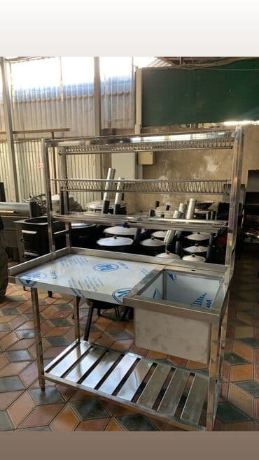 оборудование для общепита: Ванна моечная, мойка, стол из нержавейки, стол нейтральный, стеллажи — 3