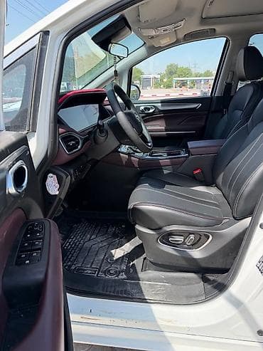 автовышка бонго: GAC М 6 (Trumpchi M 6 ) — просторный 7-местный минивэн бизнес‑класса — 6