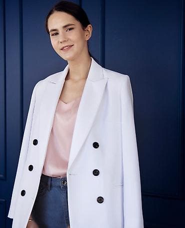 Личные вещи: Продаю новый красивый белый жакет Alexandra, двубортный, плотная — 1