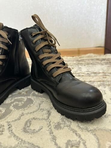 кожаные портмоне бишкек: Женские зимние ботинки. Новые - Цвет: черный, шнурки — — 3