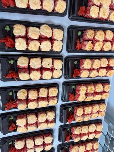 суши кейс: Сеты запечённых роллов в одноразовых лотках заказ алабыз Суши роллы — 4