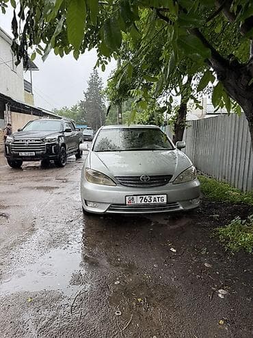 650: Toyota Camry: 2004 г., Газ — 8