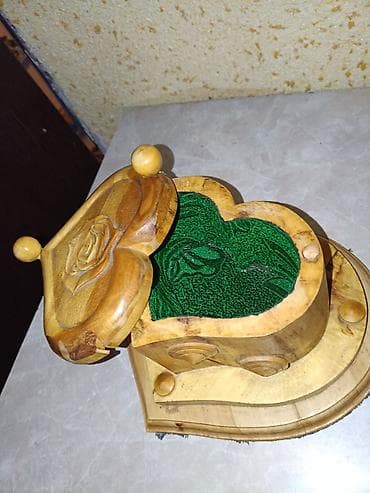 сердечка шкатулка: Деревянная шкатулка ручной работы в форме сердца. - Материал — 1