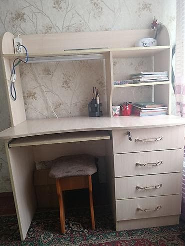 стильные компьютерные столы: Компьютерный стол, С полками — 1