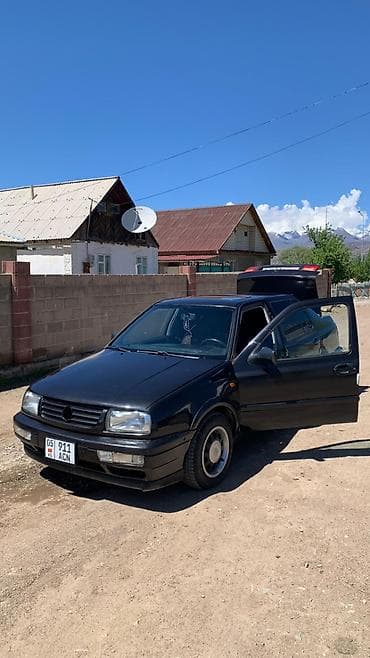 Volkswagen: Volkswagen Jetta: 1994 г., 1.8 л, Механика, Бензин, Седан — 1