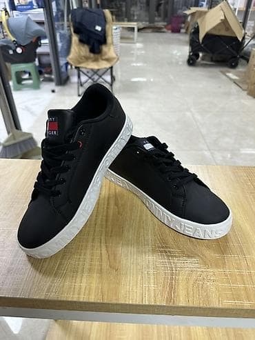 Жеке буюмдар: Эркектердин кроссовкасы, 40, 41, 42, Tommy Hilfiger, Жаңы, түсү - Кара, Өзү алып кетүү, Акысыз жеткирүү — 2