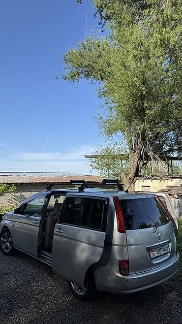 Toyota: Toyota Isis: 2006 г., 1.8 л, Автомат, Газ, Минивэн — 1