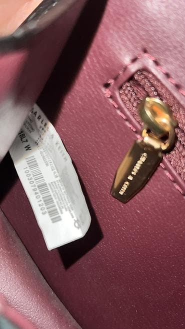 брелок для ключей машины: Сумка Charles & Keith, черная, компактного формата через плечо. - — 9