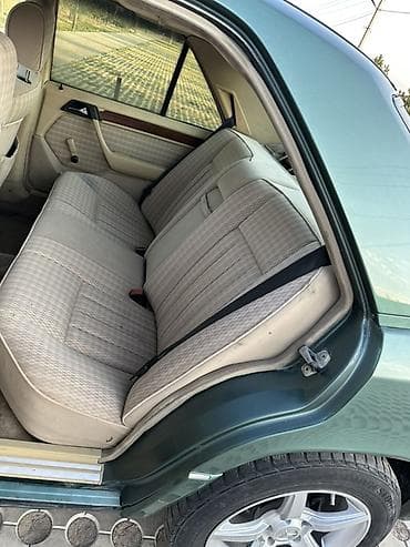Mercedes-Benz W124: 1992 г., 2 л, Механика, Газ, Седан — 9