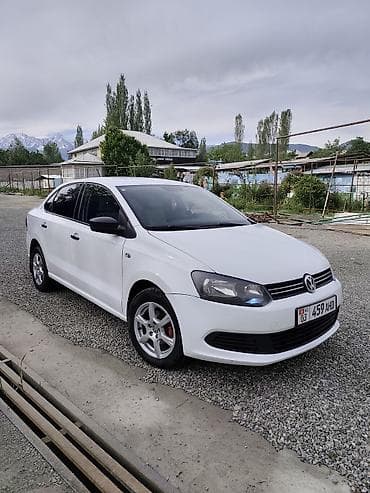 Volkswagen Polo: 2014 г., 1.6 л, Механика, Бензин, Седан