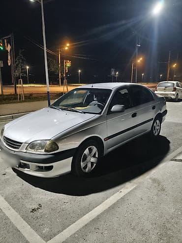 Toyota Avensis: 2000 г., 1.6 л, Механика, Бензин, Седан