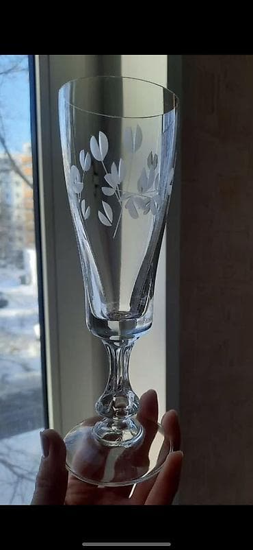 Стакандар: Бокал на ножке с матовым растительным орнаментом. - Материал — 2
