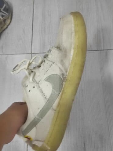 искры для обуви: Мужские кроссовки, 42.5, Nike, Б/у, цвет - Бежевый, Платная доставка, Самовывоз — 1