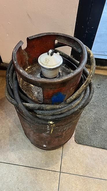 1-й . Газовый баллон с редуктором и шлангом 3500 2-й . Газовый баллон — 1