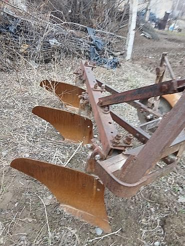 Плуг навесной заводской в очень хорошем состоянии