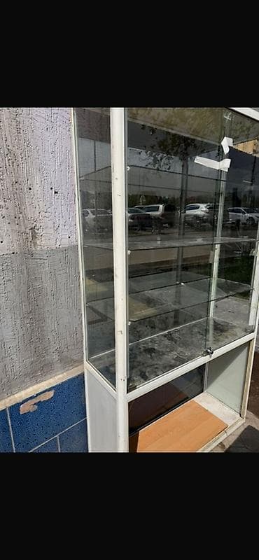 Витрины: Торговая витрина из стекла с алюминиевым профилем - Формат: напольная — 4