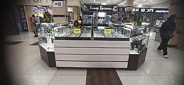 Срочно продаю витрины для торговли бижутерией, аксессуарами, очками