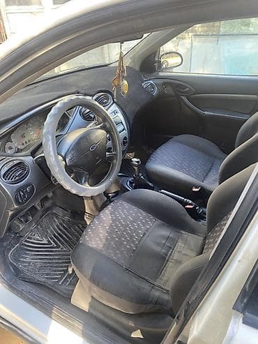 один: Ford Focus: 2000 г., 1.6 л, Механика, Бензин, Хэтчбэк — 3
