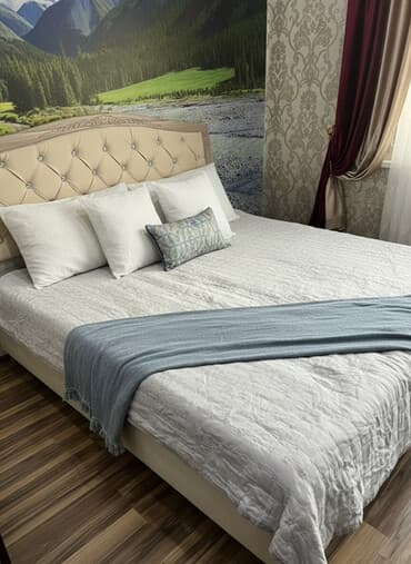 кровать и шкаф: Двуспальный комплект мебели для спальни - Кровать с высоким мягким — 1