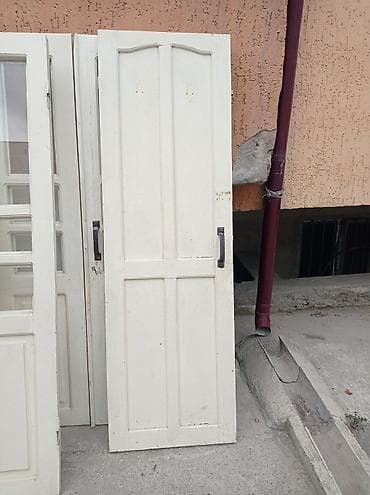 уй эшиктери: В связи с ремонтом дома, продается двери из дерева и оконная рама — 10