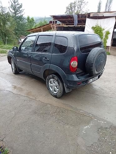 mazda 626 gd: Chevrolet Niva: 2013 г., Механика, Бензин, Внедорожник — 1
