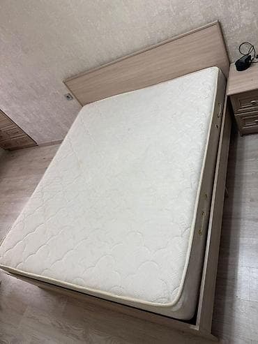 Двуспальная кровать, Б/у, С матрасом, длина - 220 см