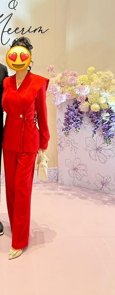 Женский брючный костюм, двойка - Комплект из двух предметов