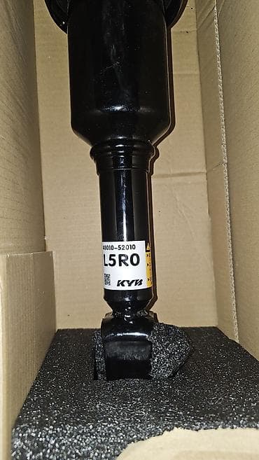 амортизатор каризма: Задний амортизатор Toyota Япония — 2