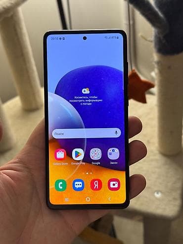 Apple iPhone: Samsung Galaxy A72 — 2