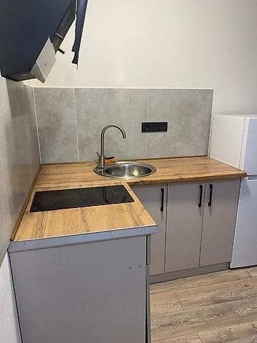 кухынный угалок: Студия с мебелью и техникой - Планировка: единое пространство с зоной — 1